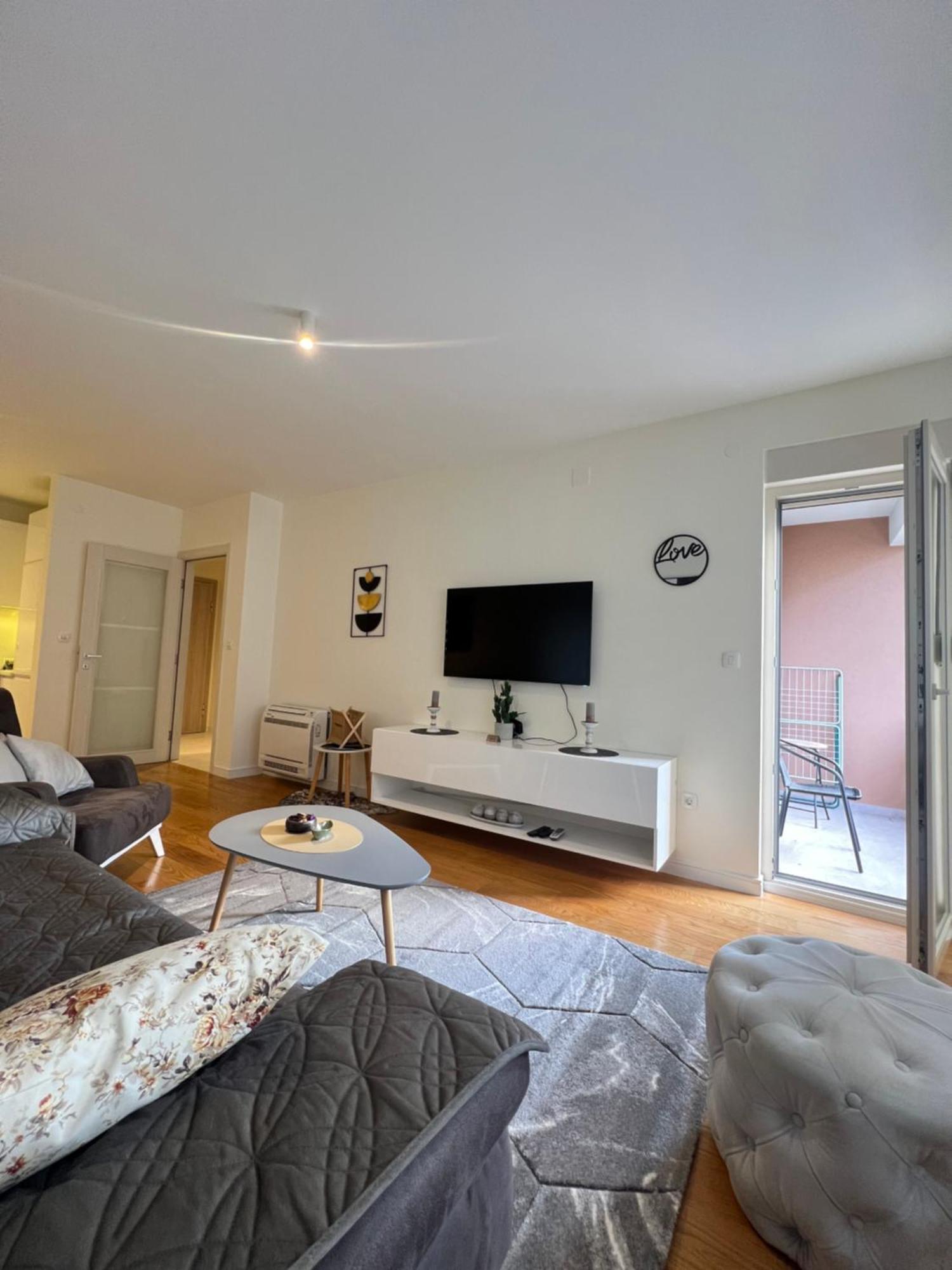 White Homes Apartments • Central Point Podgorica Ngoại thất bức ảnh