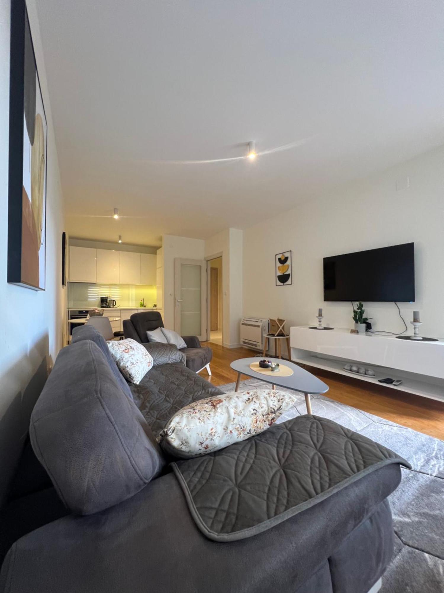 White Homes Apartments • Central Point Podgorica Ngoại thất bức ảnh