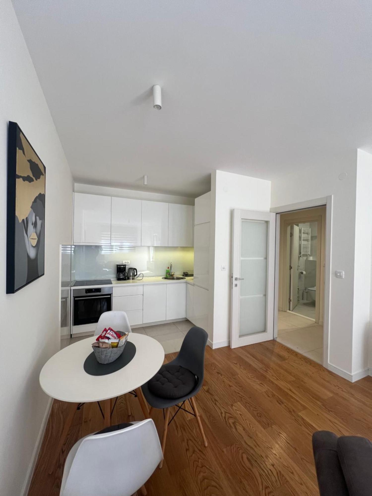 White Homes Apartments • Central Point Podgorica Ngoại thất bức ảnh